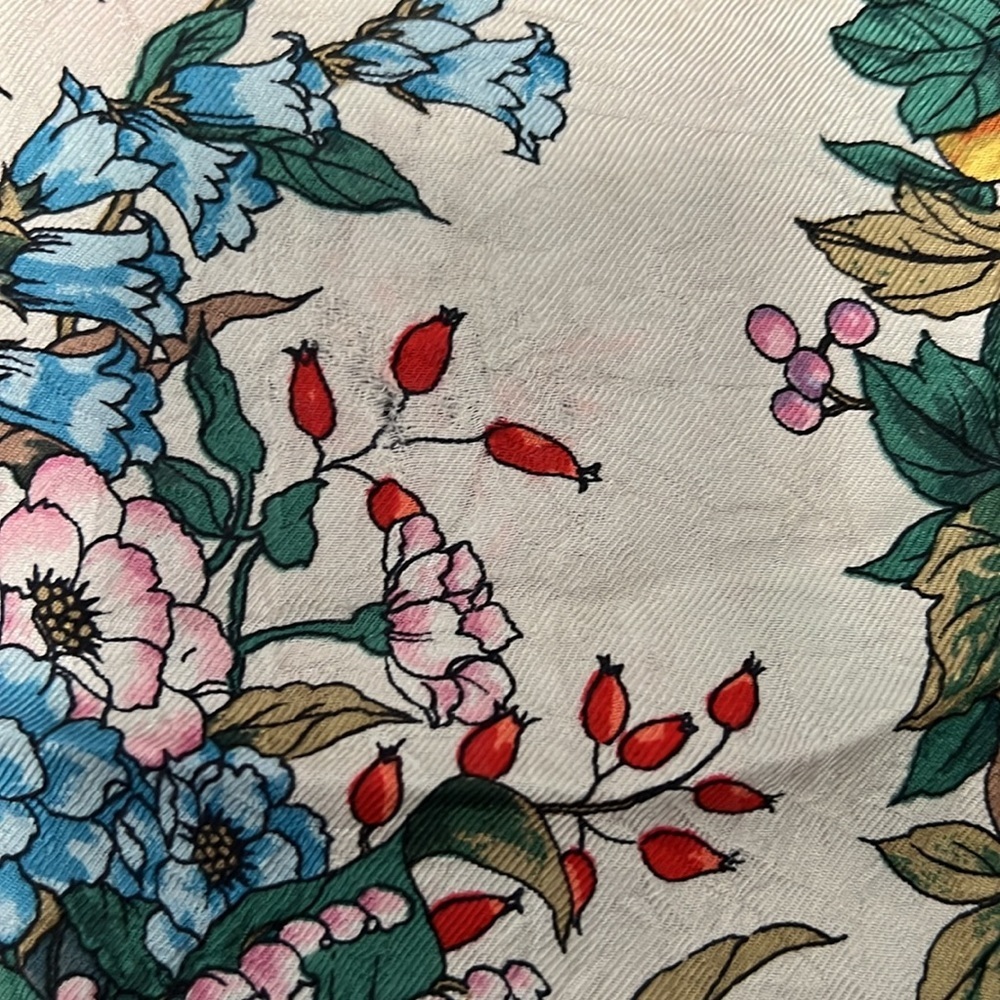 Rare Vintage Paolo Gucci Silk Floral Scarf 90cm Square - Picture 4 of 4